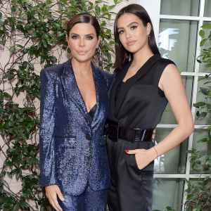 Lisa Rinna Fires Back at Body Shamer For Amelia Anorexia