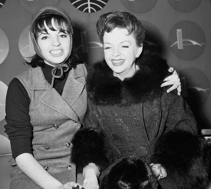 Black and White Photo of Liza Minnelli and Judy Garland at Kennedy Airport in 1967
