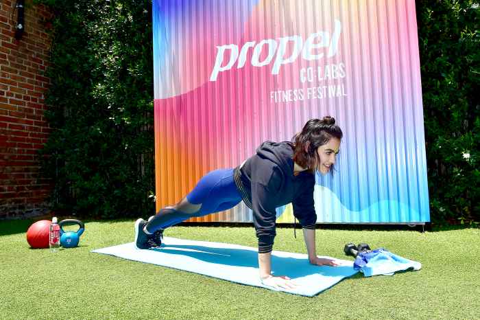 Lucy-Hale-workout-fitness-leggings-propel