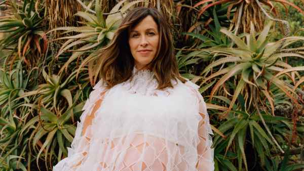 Pregnant Alanis Morissette Preparing Herself For Postpartum Depression