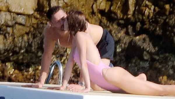 Ryan-Seacrest-kisses-Mystery-Woman-beach