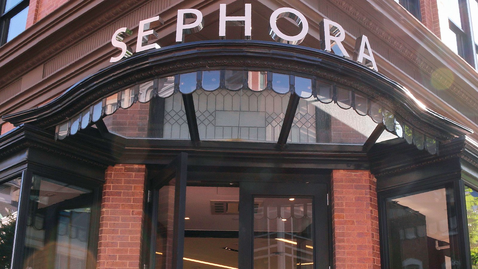 Sephora Closing Stores
