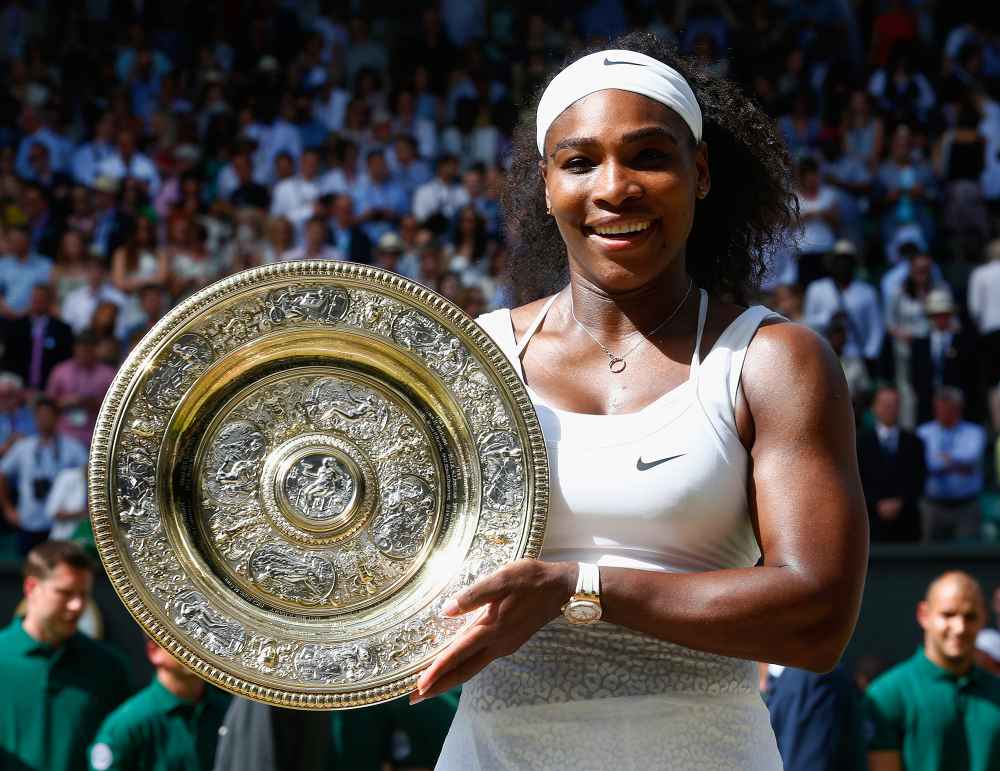 Serena-Williams-holding-a-medal