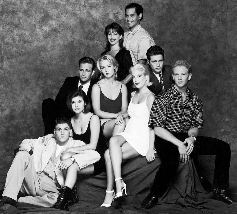 Tiffani-Thiessen-and-cast-of-90210
