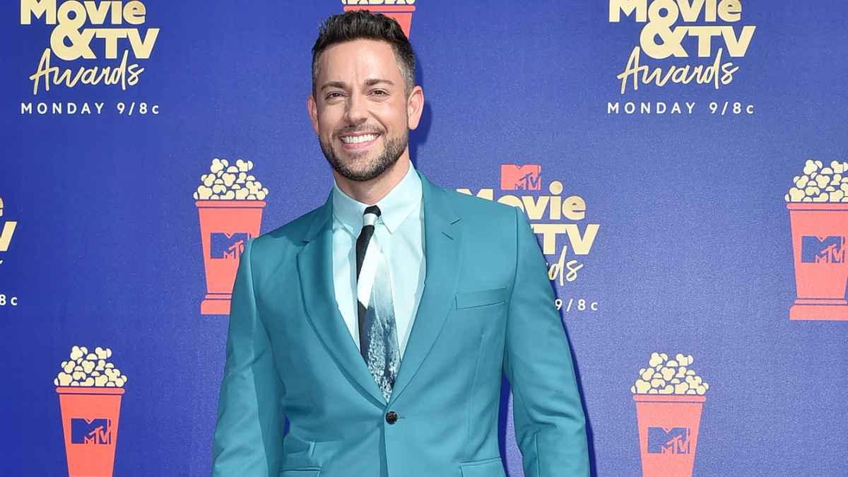 Zachary Levi Teal Suit Beard MTV Move and TV Awards 2019