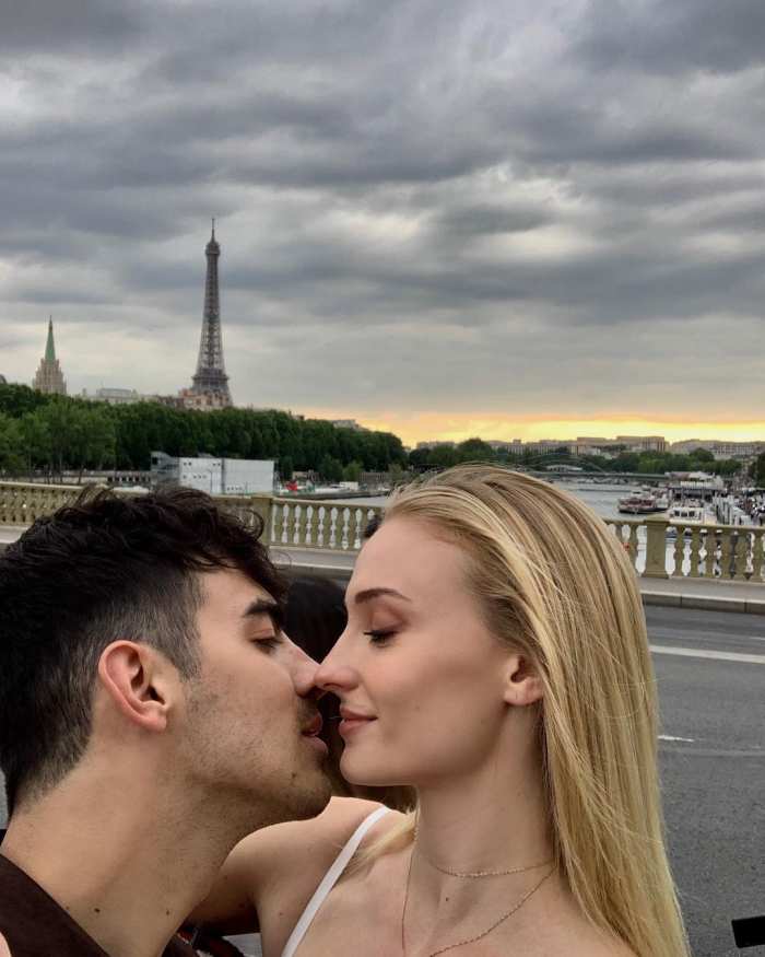 Joe Jonas and Sophie Turner in Paris about to kiss.