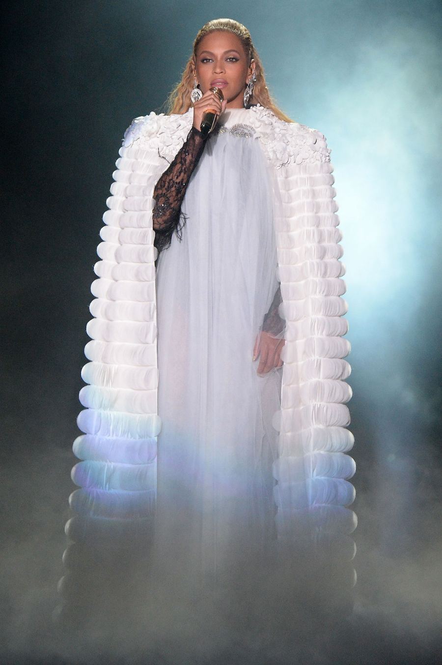 Beyonce Dressed All In White Best VMA Moments