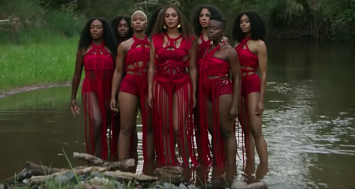 Клип Девушка Танцует В Зеленом Платье фото 16