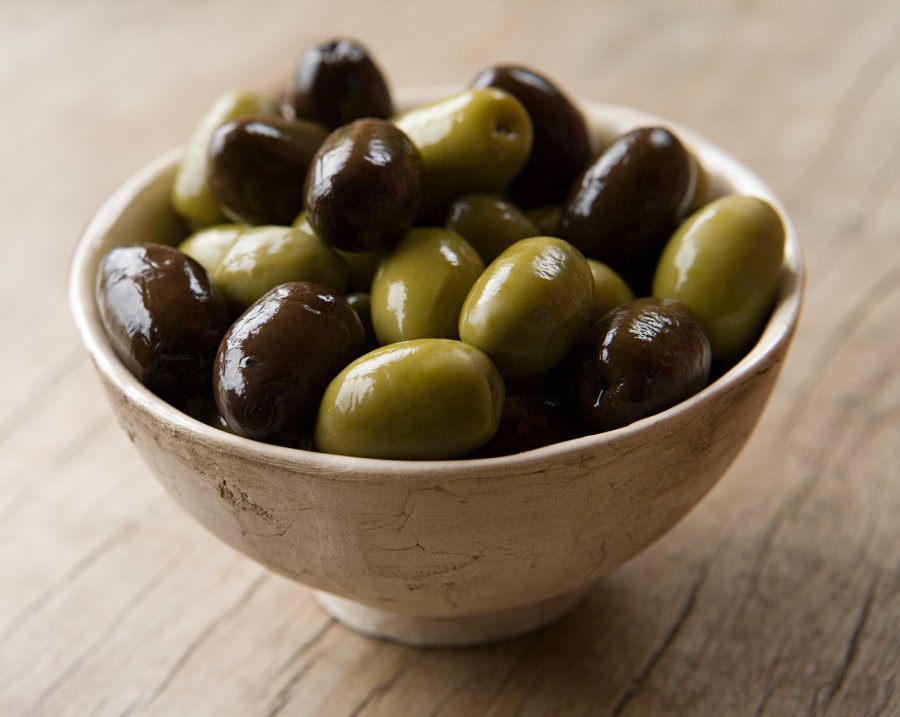 Bowl-of-Olives