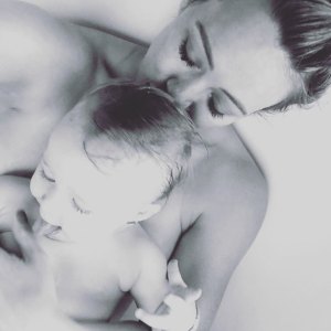 Hilary-Duff-Takes-Bath-With-Baby-Girl-Banks