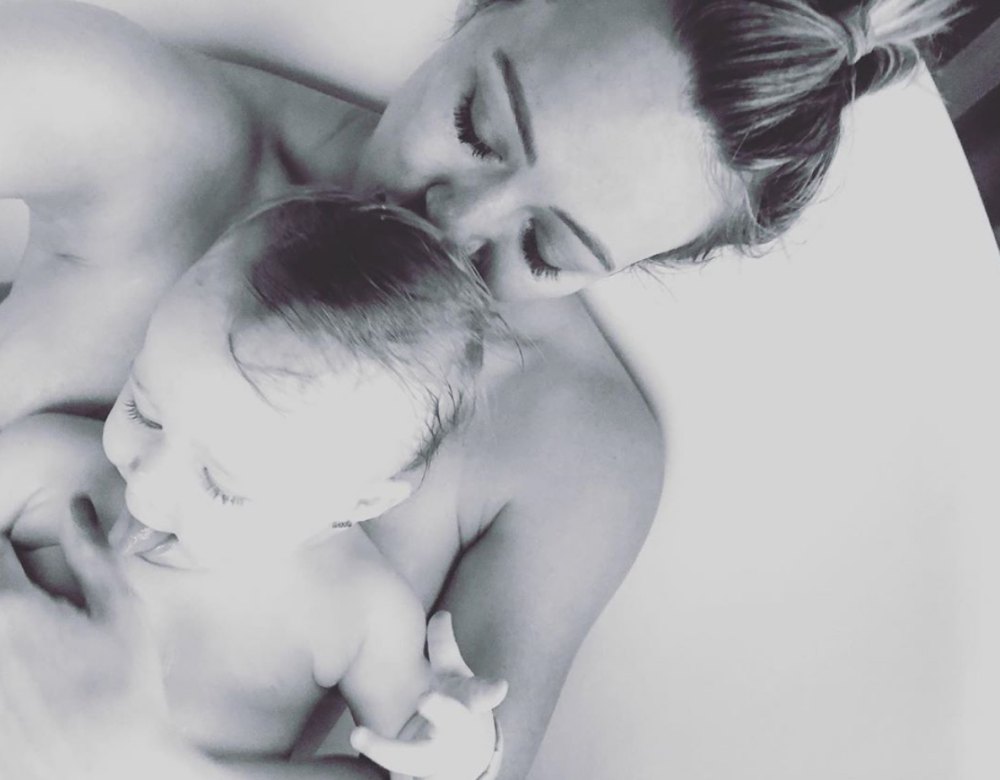 Hilary-Duff-Takes-Bath-With-Baby-Girl-Banks