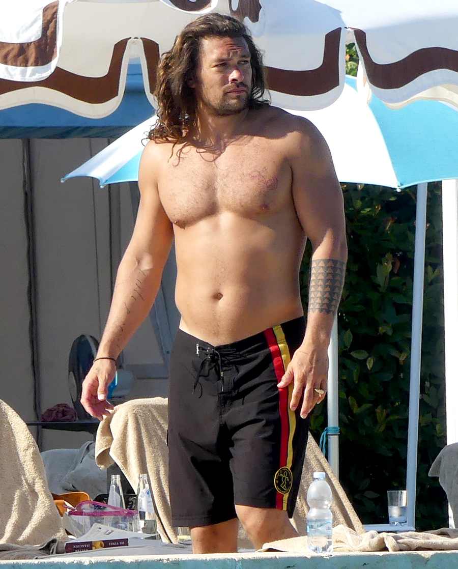 Jason-Momoa-shirtless-in-Venice