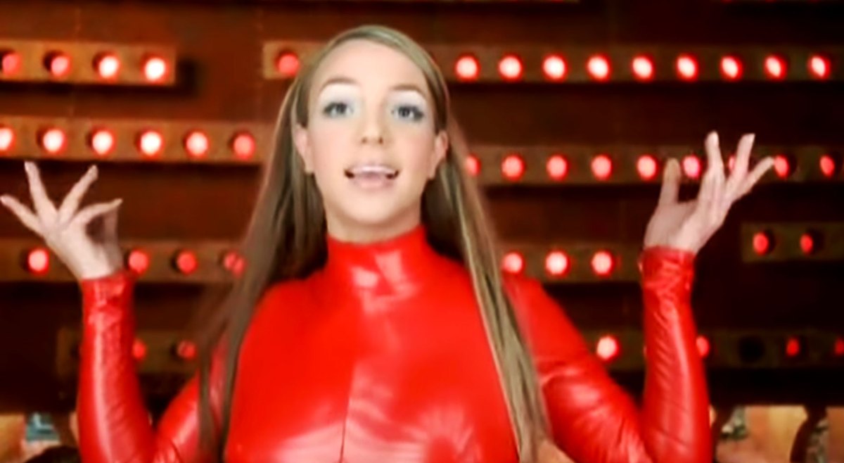 Skadelig At læse Det Miley Cyrus Wears Catsuit Like Britney Spears In 'Oops' Video