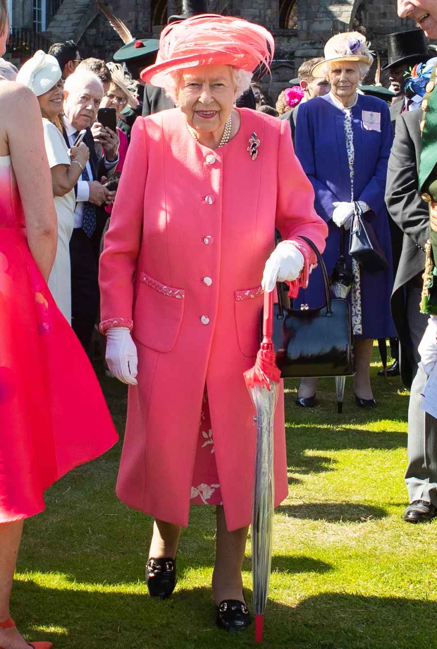 Queen-Elizabeth-pink-dress