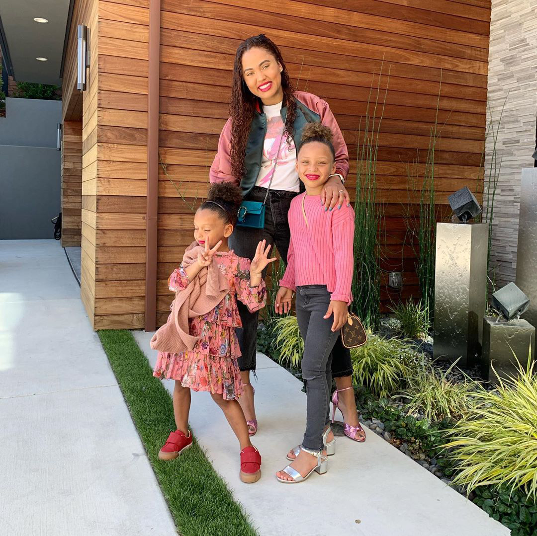 Steph Curry, his daughter Riley, Wife Ayesha and Mom Sonia.