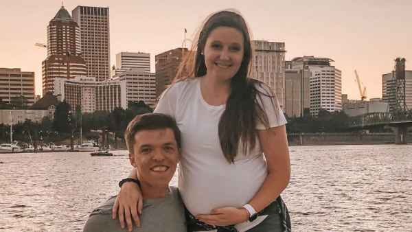 Tori-Roloff-Baby-Bump-4th-Anniversary-Date-Zach-Roloff