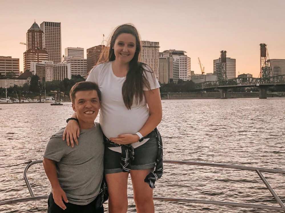 Tori-Roloff-Baby-Bump-4th-Anniversary-Date-Zach-Roloff