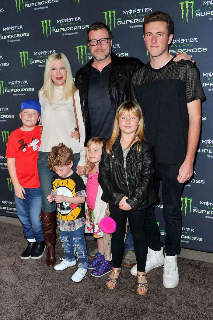 Tori Spelling, Dean McDermott and their kids