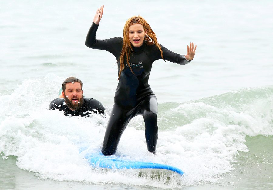 Bella-Thorne-surfing