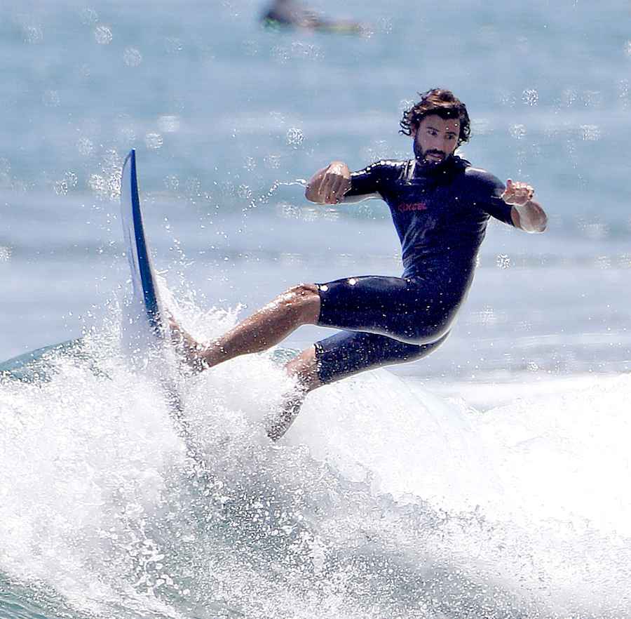 Brody-Jenner-surfing