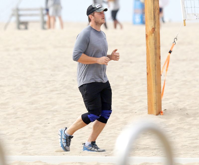 Chris-Pratt-jogging-beach