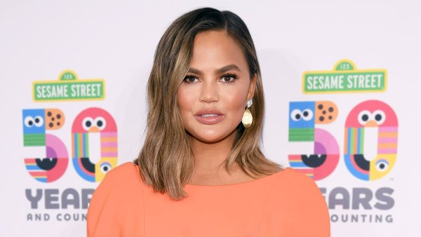 Chrissy Teigen Reacts Pizza Hut Closures