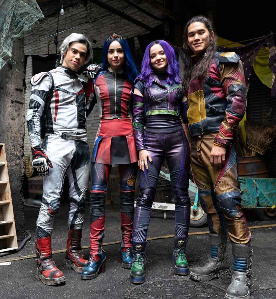Cameron Boyce, Sophia Carson, Dove Cameron, Booboo Stewart Descendants Cast BTS Behind The Scenes