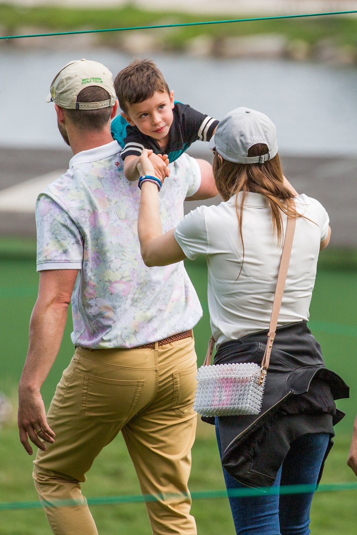 Justin Timberlake Jessica Biel Spend Day At Golf Course With Silas