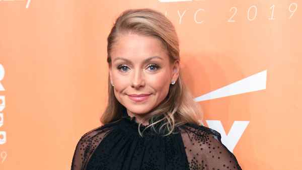 Kelly Ripa Claps Back at Troll