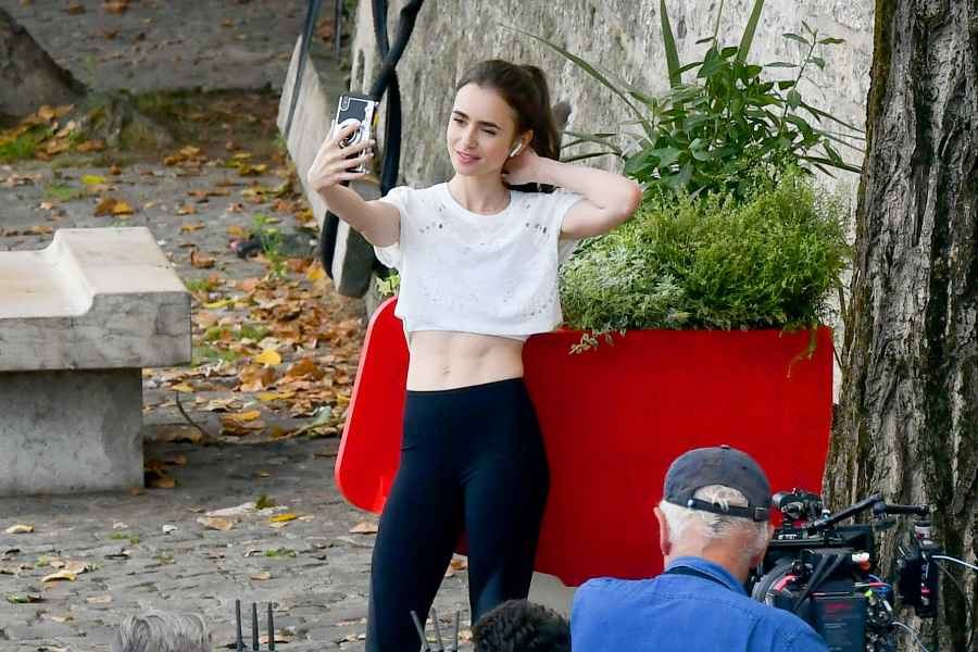Lily-Collins-abs
