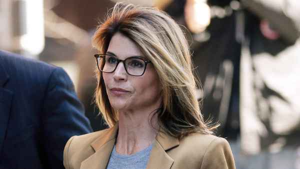 Lori Loughlin Wants New Plea Deal