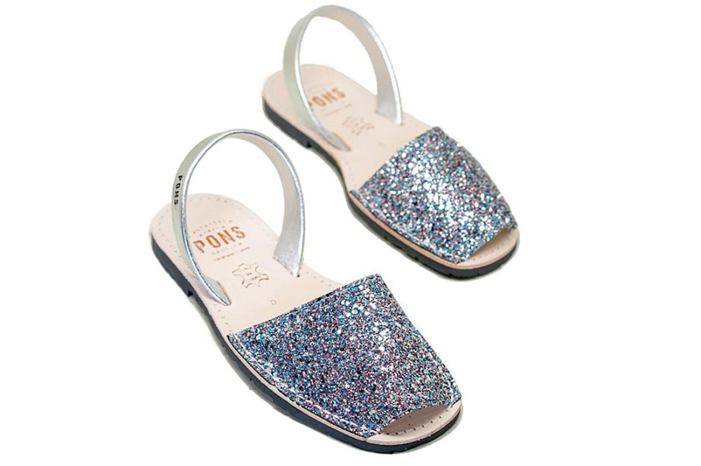 Mindy Kaling and Daughter Wear Matching Glitter Pons Sandals: Pics ...