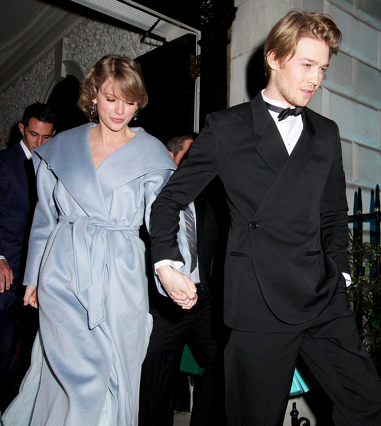 Unraveling the Hidden Meanings: Celebrity References in Taylor Swift's Song Lyrics