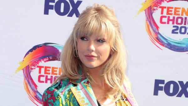 Taylor Swift Pokes Fun at Herself Drunk Taylor