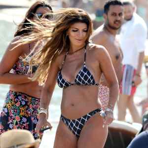 Teresa-Giudice-Real-Housewives-Of-New-Jersey-Vacation-Mykonos-02