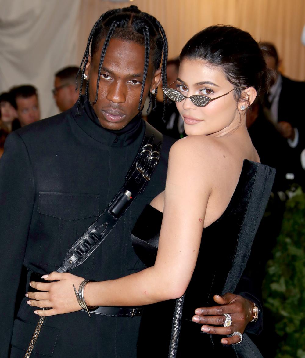 Travis-Scott-Covers-GF-Kylie-Jenner's-House-in-Rose-Petals-Ahead-of-Birthday-2
