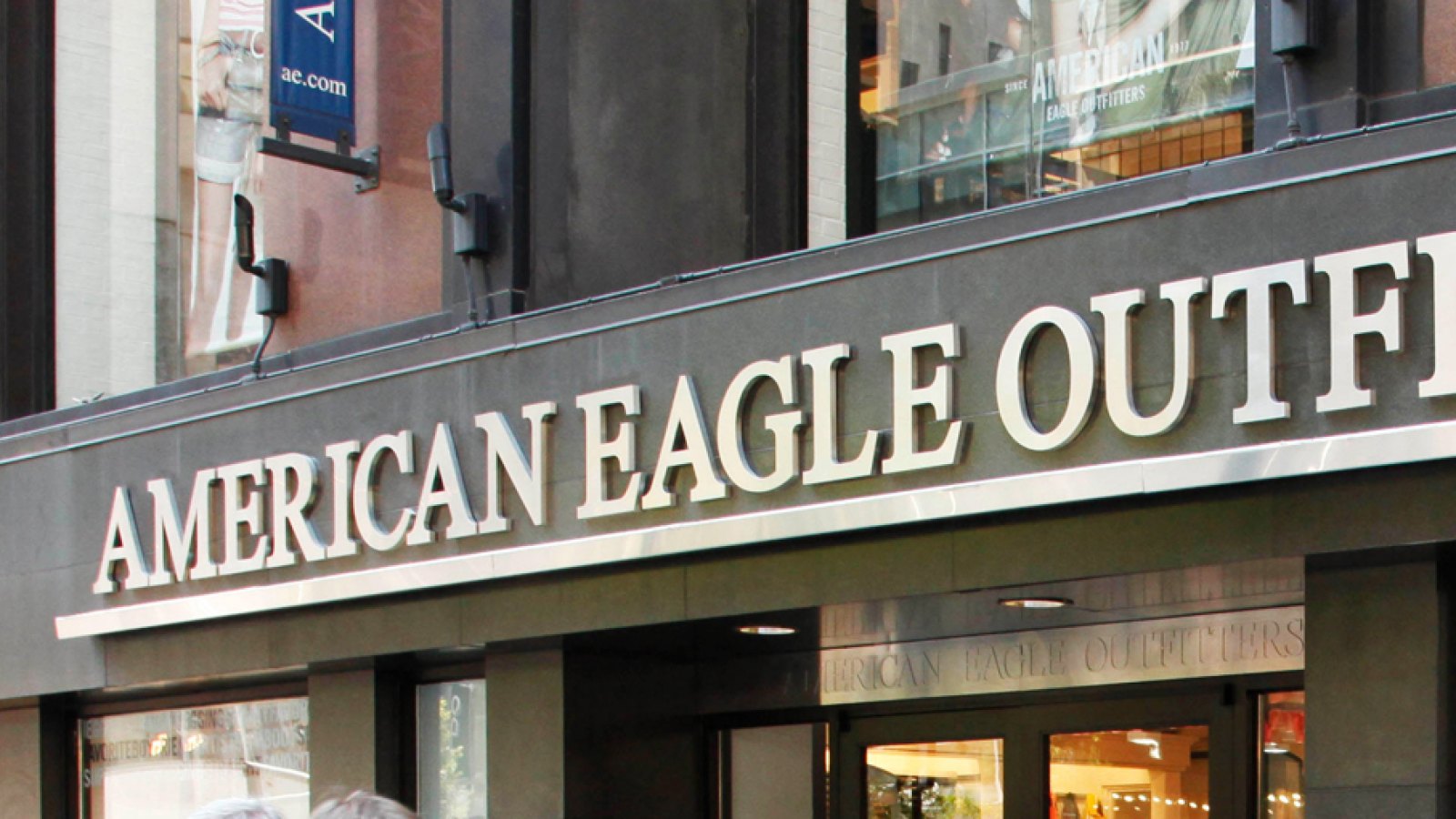 American-Eagle-beauty-line