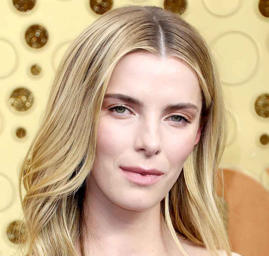 Betty-Gilpin-Emmys-2019-beauty