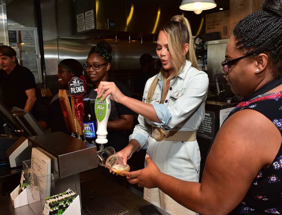 Chrissy Teigen Serves Burgers to Customers at L.A. Shake Shack