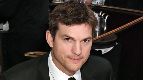 How Ashton Kutcher Broke His Toe Bringing Daughter Wyatt to Bed
