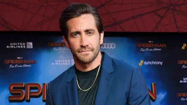 Jake Gyllenhaal Claps Back at Troll Mean Tweets