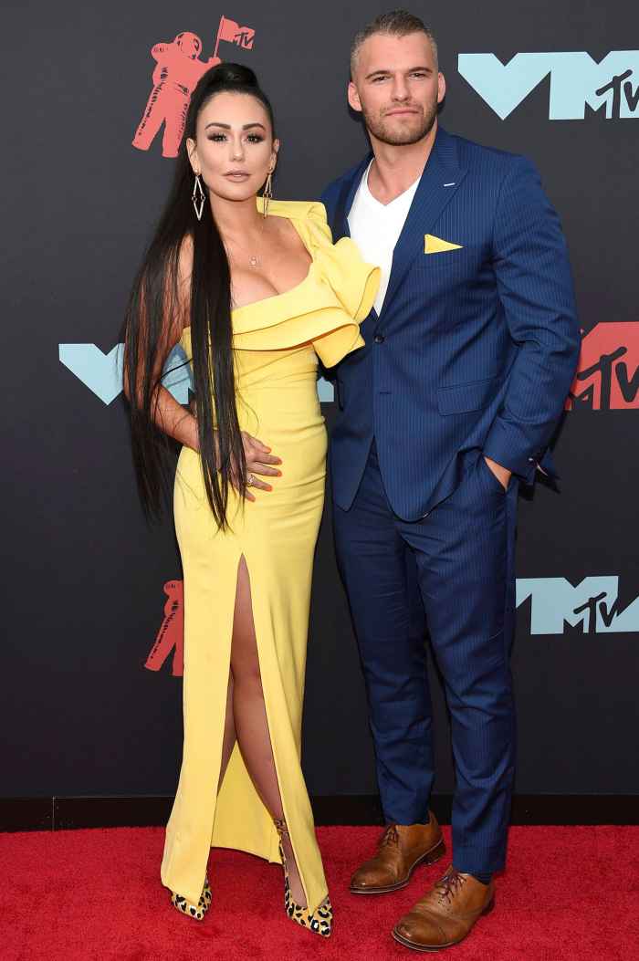 Jennifer ‘JWoww’ Farley’s Boyfriend Zach Carpinello Claps Back at Troll Yellow Dress Blue Suit Red Carpet MTV VMA Jersey Shore