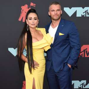 Jennifer ‘JWoww’ Farley’s Boyfriend Zach Carpinello Claps Back at Troll Yellow Dress Blue Suit Red Carpet MTV VMA Jersey Shore