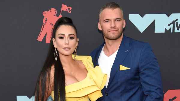 Jennifer ‘JWoww’ Farley’s Boyfriend Zach Carpinello Claps Back at Troll Yellow Dress Blue Suit Red Carpet MTV VMA Jersey Shore
