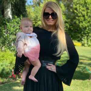 Jessica Simpson Loses 100 Lbs 6 Months After Baby