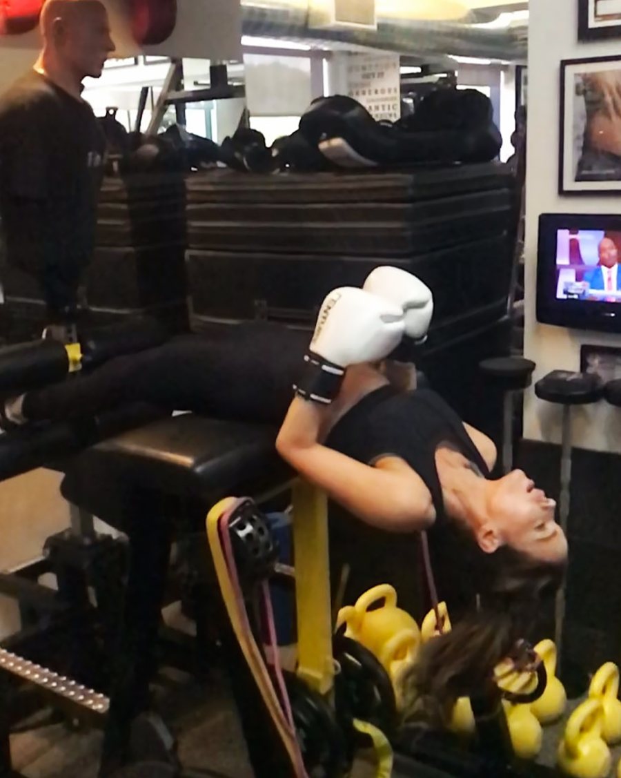 Kate-Beckinsale-workout-video