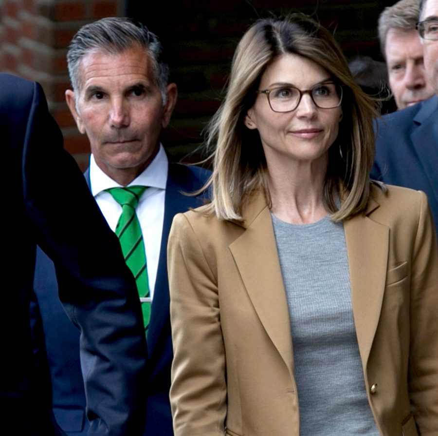 Lori-Loughlin-and-her-husband-Mossimo-Giannulli-court-plead-nont-guilty