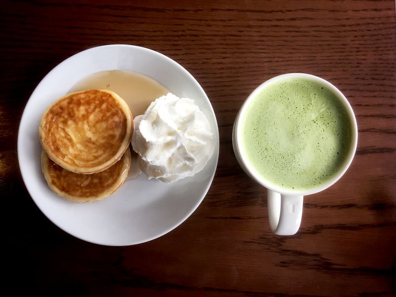 Matcha-latte-and-pancakes-kourtney-kardashian