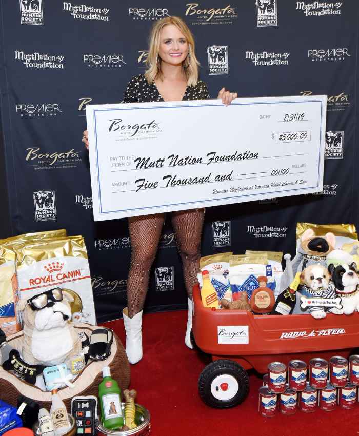 Miranda Lambert Holding Over Sized Check For Charity