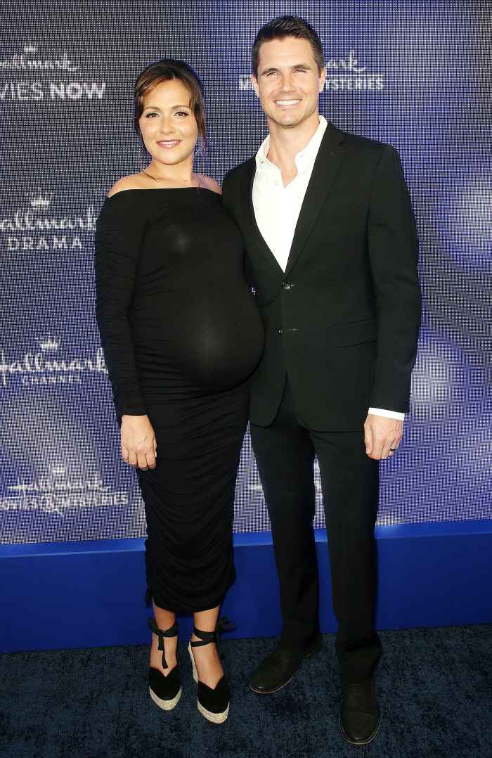 Robbie Amell Pregnant Wife Italia Ricci Says She Is Flirting With 200 Pounds